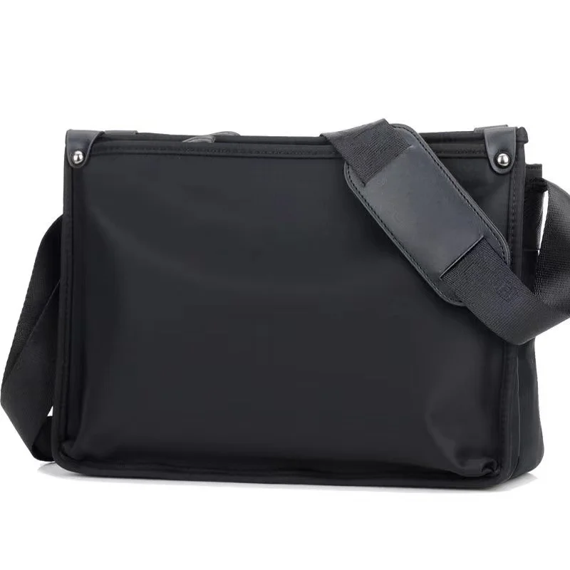 Guangzhou Fuliya Industry Co.,Ltd C-81180 Men's shoulder/crossbody bag, water-resistant Oxford fabric, large capacity, smooth zipper, non-slip shoulder pad, and adjustable buckle - for business, commuting, and daily use.