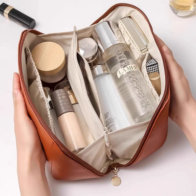 Guangzhou Fuliya Industry Co.,Ltd C-81221 PU leather makeup bag, water-resistant fabric, large capacity with compartments, reinforced handle and smooth zipper - portable for travel and daily use.