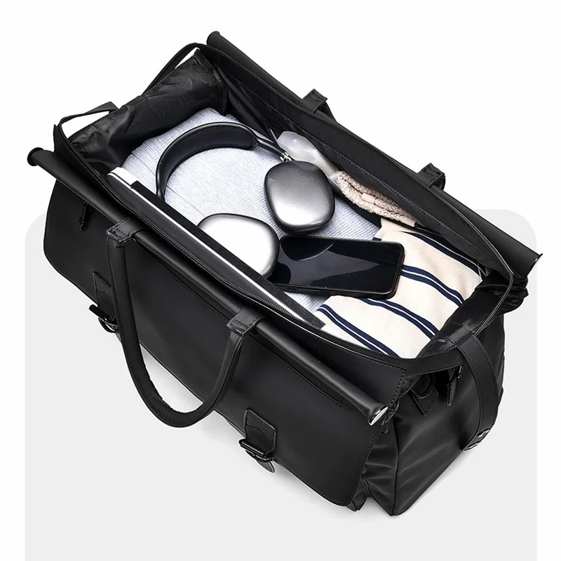 Guangzhou Fuliya Industry Co.,Ltd C-81284 Men's casual travel bag, large capacity with multi-layer storage, front/back zipper pockets, detachable hook, metal buckle, and wet/dry compartment - for commuting, fitness, and travel.