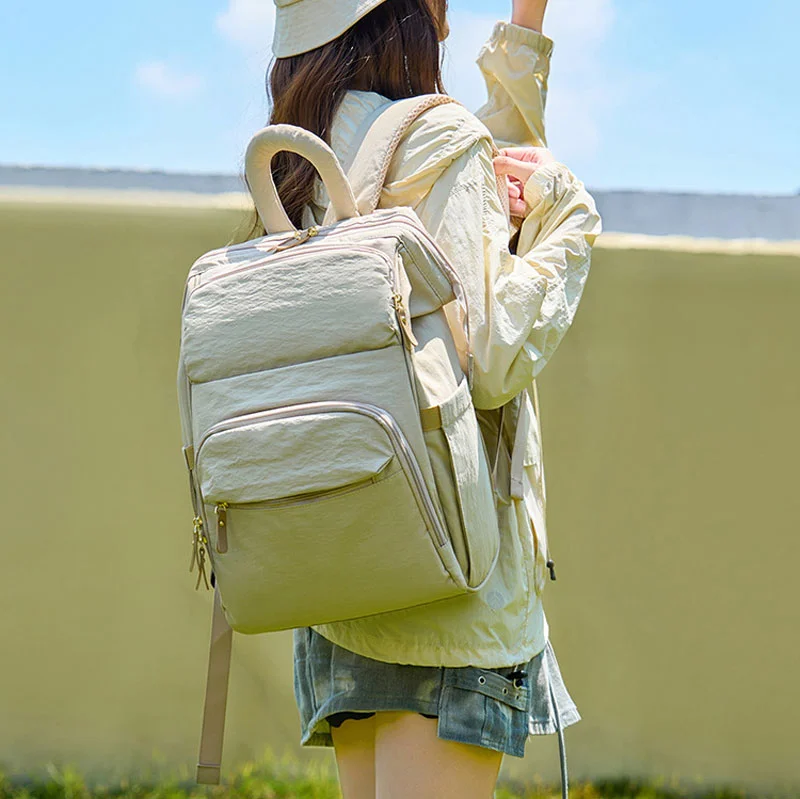 Guangzhou Fuliya Industry Co.,Ltd C-81299  Mommy backpack, water-resistant, large capacity, insulated bottle compartment, wide-opening main pocket, side tissue pocket, and comfortable handle - for baby outings.