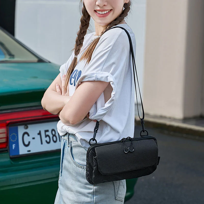 Guangzhou Fuliya Industry Co.,Ltd C-81332 Lightweight stylish small bag, detachable hook buckle, D-ring, smooth zipper, hidden snap button, large main compartment, multiple pockets - ideal for casual daily use.