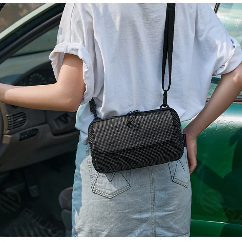 Guangzhou Fuliya Industry Co.,Ltd C-81332 Lightweight stylish small bag, detachable hook buckle, D-ring, smooth zipper, hidden snap button, large main compartment, multiple pockets - ideal for casual daily use.