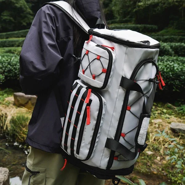 Guangzhou Fuliya Industry Co.,Ltd C-81389 This multi-functional travel bag features water-repellent fabric, a separate shoe compartment, wet/dry separation pocket, and adjustable shoulder strap - perfect for gym, travel, and daily use.