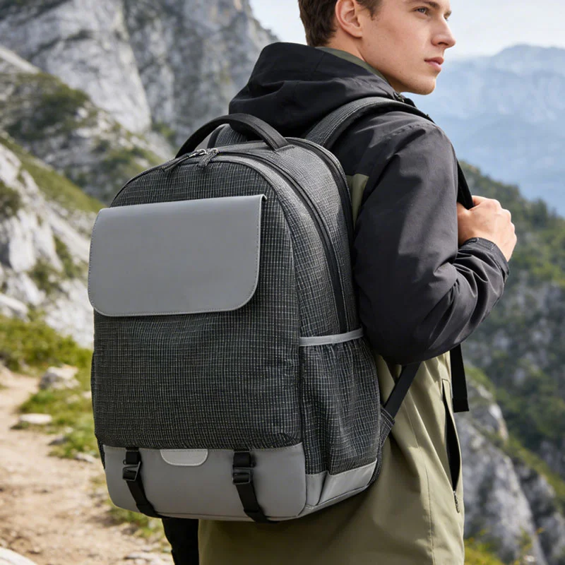 Guangzhou Fuliya Industry Co.,Ltd C-81418 Lightweight waterproof backpack with laptop compartment, ergonomic back, and rain cover - for commuting and travel.