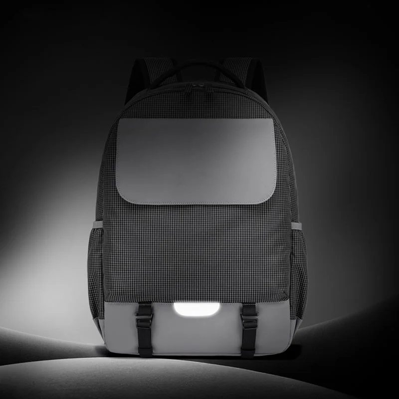 Guangzhou Fuliya Industry Co.,Ltd C-81418 Lightweight waterproof backpack with laptop compartment, ergonomic back, and rain cover - for commuting and travel.