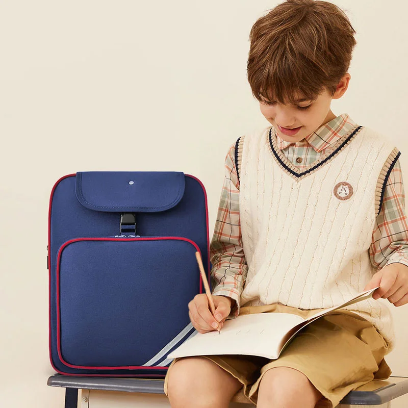 Guangzhou Fuliya Industry Co.,Ltd C-81424 This elementary school backpack features Velcro closure and a detachable pen pouch, lightweight – ideal for school and tutoring.