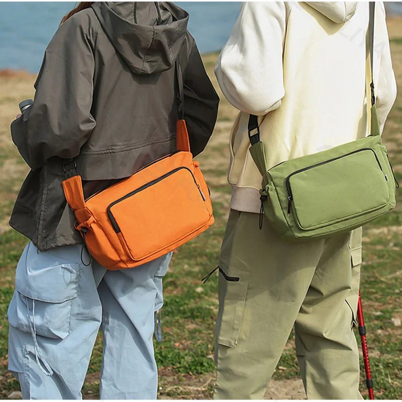 Guangzhou Fuliya Industry Co.,Ltd C-81435 This water‑repellent shoulder bag has multi‑layer pockets, an adjustable strap, and durable fabric – for commuting and outdoor use.
