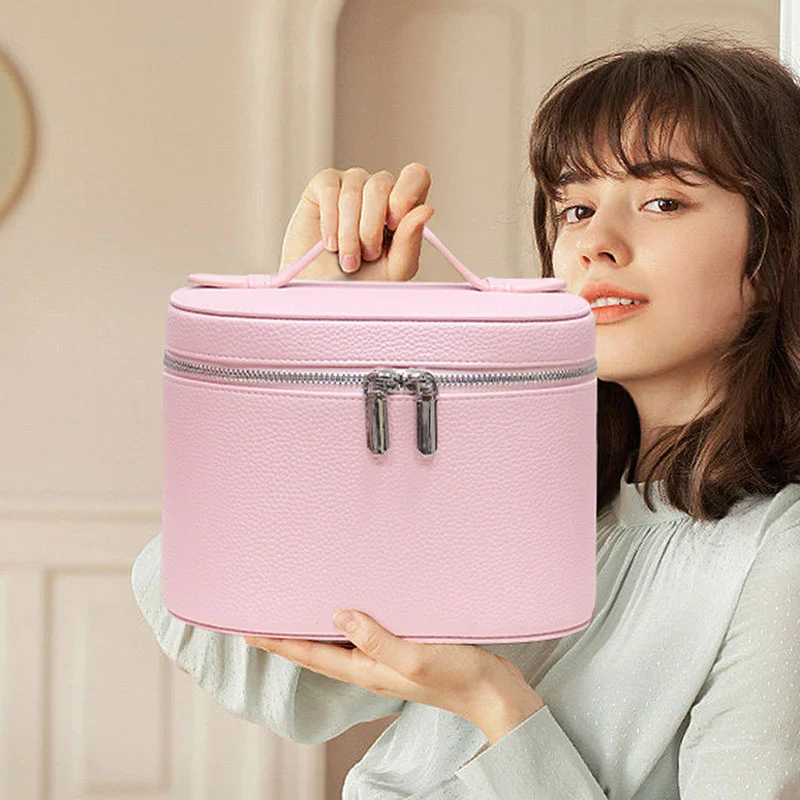 Guangzhou Fuliya Industry Co.,Ltd C-81454 This PU makeup bag features macaron colors, large capacity with compartments, smooth zipper and wide handle – for business trips, travel, and daily use.