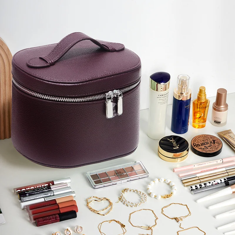 Guangzhou Fuliya Industry Co.,Ltd C-81454 This PU makeup bag features macaron colors, large capacity with compartments, smooth zipper and wide handle – for business trips, travel, and daily use.