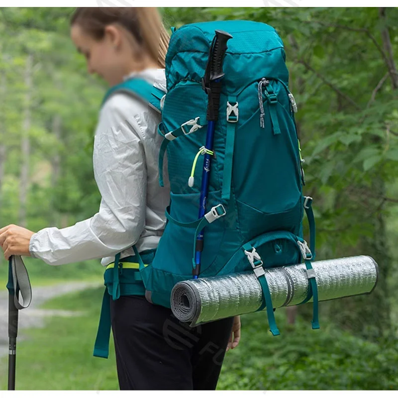 広州富麗雅実業有限会社 C-80816 50L撥水ナイロン登山リュック。サスペンション通気。ハイドレーション、ポール掛け、レインカバー付き。ハイキング・登山に。